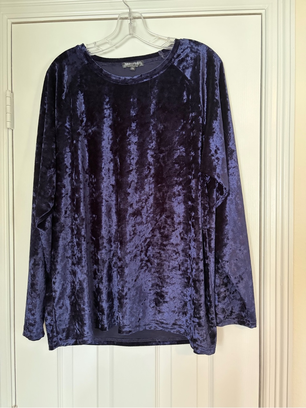 Urban Coco Navy Velvet-like Long-Sleeve Top!  Beautiful and soft!   XL